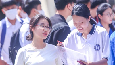Kỳ thi tốt nghiệp THPT năm 2025 được tổ chức vào các ngày 25, 26, 27, 28/6/2025. Trong đó, ngày 25/6 làm thủ tục dự thi; ngày 26, 27/6 tổ chức thi; ngày 28/6 dự phòng.