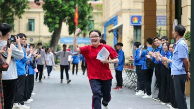 Phổ điểm môn Vật lý thi tốt nghiệp THPT 2025, điểm 10 kỷ lục