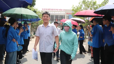 Đề thi tiếng Anh vào 10 dễ bất ngờ, có thí sinh chỉ làm 10 phút