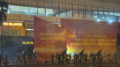 Khán đài Mỹ Đình rực rỡ trong đêm khai hỏa lớn chào mừng Quốc khánh 80 năm