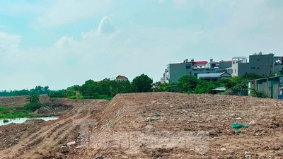 Nhiều đoạn thi công Vành đai 4 'bị tắc' vì vướng mặt bằng