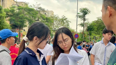 Đề Toán tốt nghiệp THPT 2025 khó, sĩ tử kẻ khóc người cười