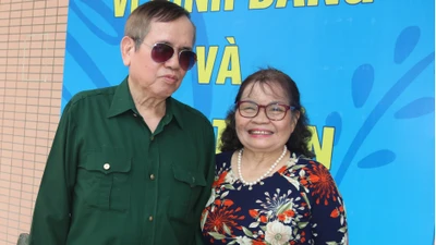 “Em là đôi mắt của anh”