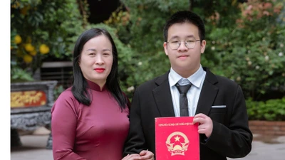 Mẹ “thủ khoa kép”: Học chuyên không nặng nếu là ước mơ con