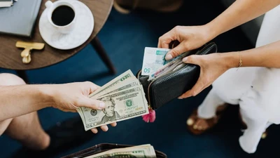 EQ cao không nỡ nói “không”, vẫn từ chối vay tiền cực khéo