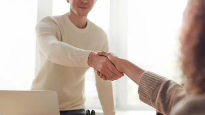Làm việc cùng người bạn đời, niềm vui hay áp lực?