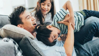 Khi tình yêu của cha mẹ khiến con sợ hãi thay vì hạnh phúc