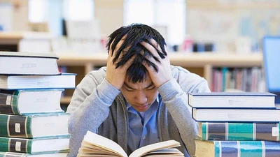 Đừng biến điểm số thành gánh nặng của con