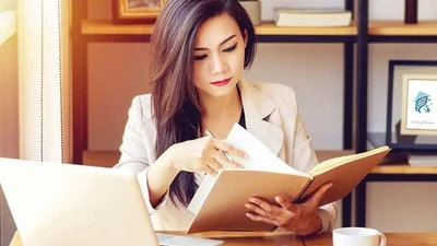 Có nên gác lại sự nghiệp để vun vén gia đình?