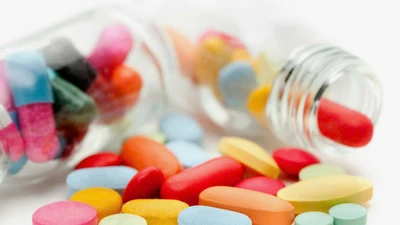 Thuốc xách tay, lựa chọn tiện lợi, rủi ro tiềm ẩn?