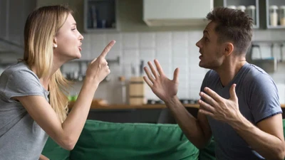 Khi đồng tiền có thể làm lung lay mái ấm