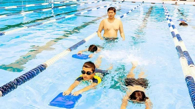 Đừng chờ đến khi con lớn mới dạy bơi