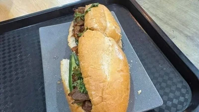 Yêu cầu xác minh bánh mì giá 208.000 đồng ở sân bay Nội Bài