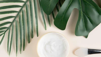 Làn da tổn thương vì sử dụng mỹ phẩm không nhãn mác