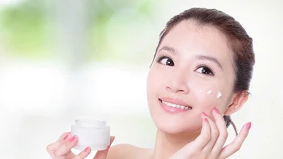 Đọc nhãn thành phần, tránh mua mỹ phẩm chứa chất cấm