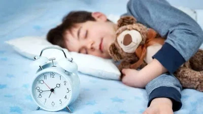 Trẻ ngủ muộn, dậy trễ ảnh hưởng đến trí não, thể chất