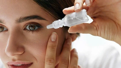 Sử dụng thuốc nhỏ mắt sai cách, hại nhiều hơn lợi