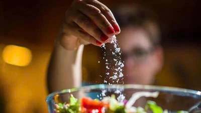 Thói quen ăn mặn nguy cơ gây bệnh tim mạch
