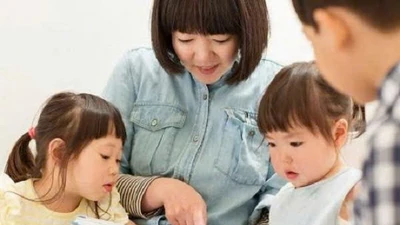 Bố mẹ nên là bạn hay người hướng dẫn cho con?