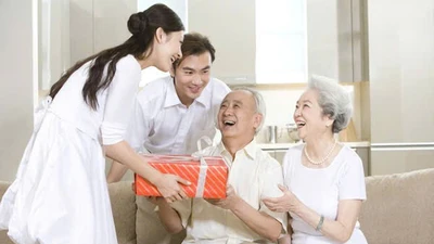 Bí quyết ghi điểm khi đến nhà bạn trai lần đầu