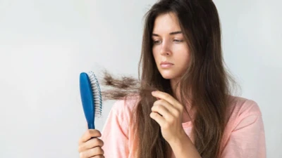 Vì sao phụ nữ dễ rụng tóc, cách khắc phục hiệu quả