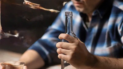 Rượu bia âm thầm hủy hoại não bộ