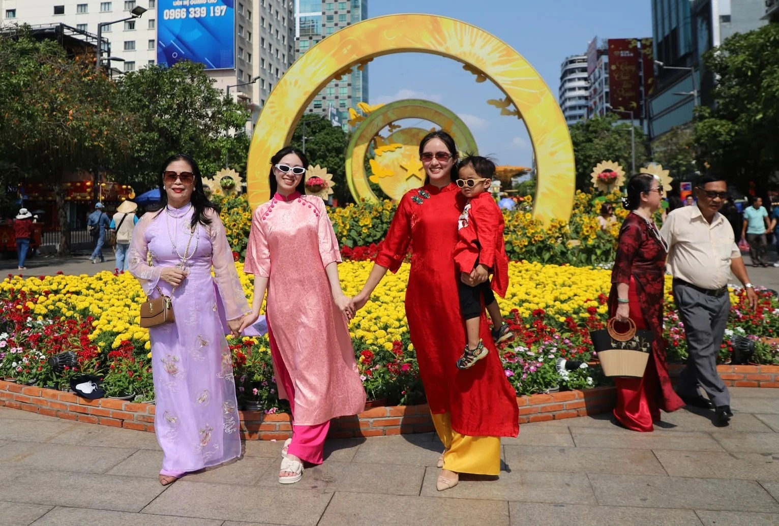 TP HCM vẫn tấp nập khách ngày cuối kỳ nghỉ, thu về hơn 12 nghìn tỷ đồng