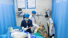 Máy bóc gỗ lóc luôn cả da cánh tay người làm