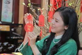 Phố ông đồ nhộn nhịp giữa trung tâm Sài Gòn