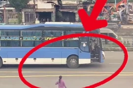 Đón trả khách sai quy định, tài xế xe khách không ngờ bị CSGT triệu tập