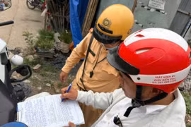 Thi công bê bối, nhà thầu mở rộng đường bị CSGT xử phạt