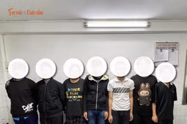 Triệu tập nhóm đánh nhau gây náo loạn trước cổng trường ở TP HCM