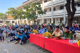 Hàng nghìn học sinh tiểu học 'cảm nhận' hiểm nguy từ TNGT