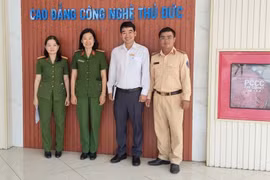 Hàng loạt trường học ký cam kết với CSGT