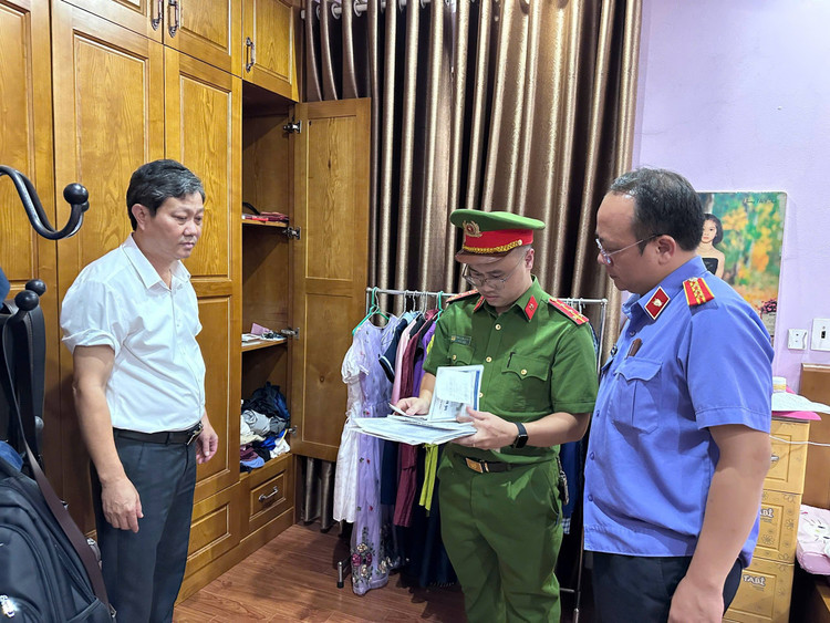 Cơ quan Cảnh sát điều tra thi hành Lệnh khám xét nơi ở của đối tượng Nguyễn Văn Cường 66666.jpg