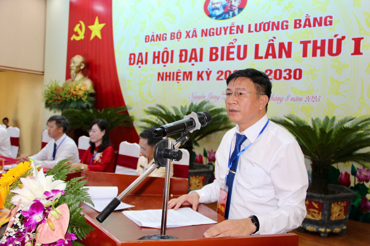 Ông Nguyễn Văn Nhật, Bí thư Đảng uỷ xã Nguyễn Lương Bằng phát biểu khai mạc Đại hội 65.jpg