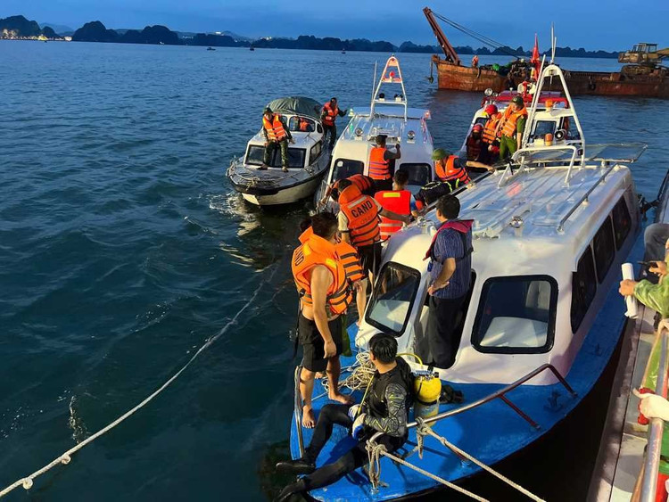 Lực lượng chức năng triển khai cứu hộ, cứu nạn. 78866.jpg