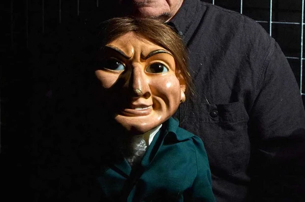 Sự thật ngỡ ngàng về "búp bê quỷ" nổi tiếng nhất thế giới