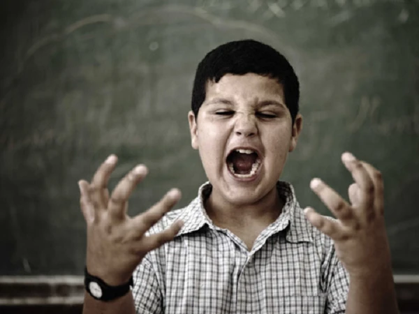 Đáng sợ hội chứng bàn tay "ma quỷ" tự bóp cổ chính chủ nhân