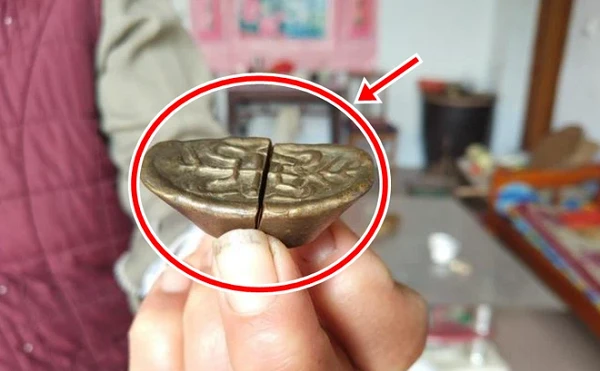 Nhặt được viên đá bị chẻ đôi, người phụ nữ nháy mắt đổi đời