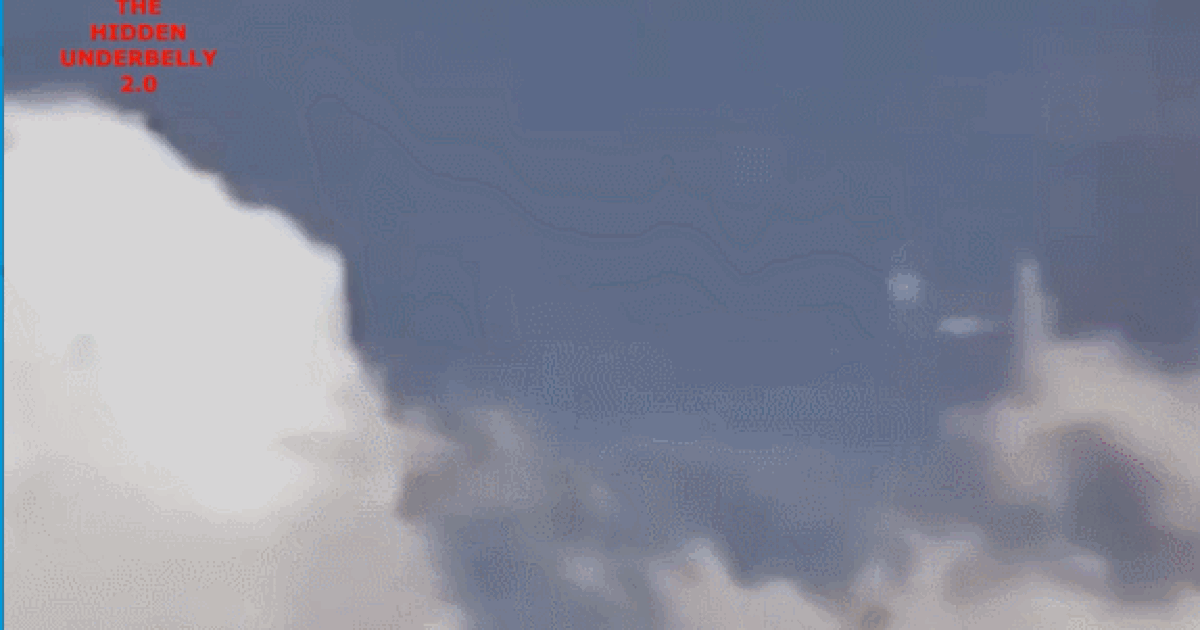 Trong một bản tin của NBC News đã vô tình chụp được một vật thể bay kỳ lạ của người ngoài hành tinh, vật thể này bay lơ lửng trên khu vực 51, nơi được nhiều người tin rằng là điểm nóng hay căn cứ của UFO.