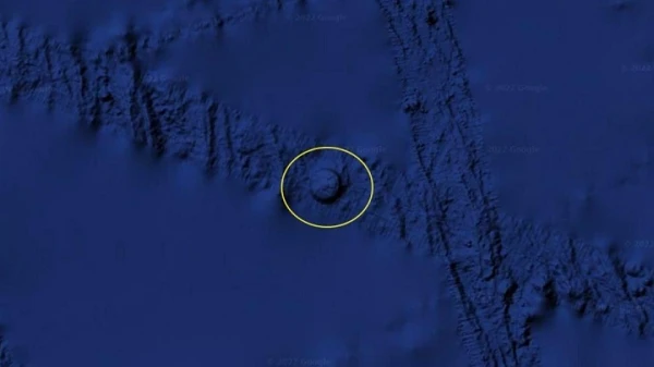 Sự thật về UFO giữa đại dương được phát hiện qua Google Earth