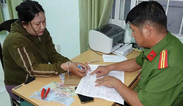 Nguyễn Thị Kim Ánh tại cơ quan công an. Ảnh: CACC. z6701837837194-8047c059041b7a819027e529ef8a0a1b.jpg
