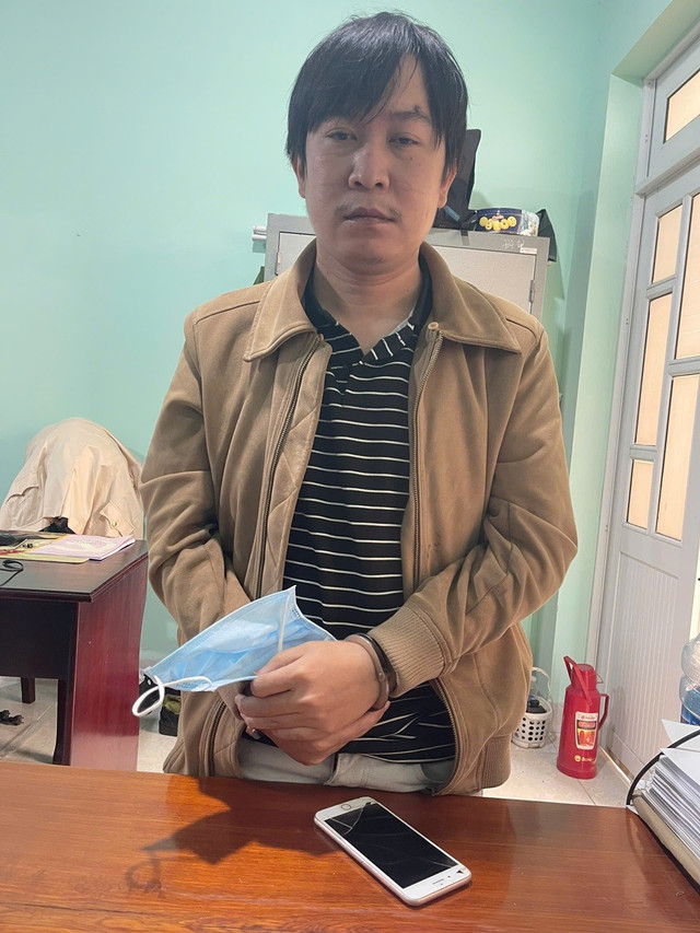 Đối tượng Trần Quốc Huy tại cơ quan Công an. Ảnh: CALĐ doi-tuong-tran-quoc-huy.jpg