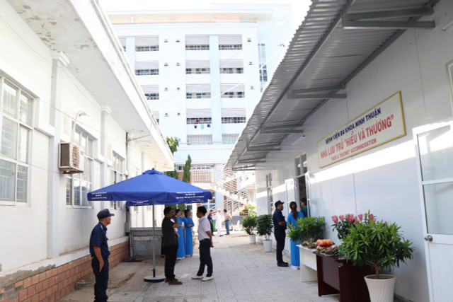 Đưa vào hoạt động Nhà lưu trú "Hiểu và thương" tại Bệnh viện Đa Khoa Ninh Thuận. Ảnh: L.H. z6869540231518-e36435d3577c774724348bef1c4c1e46.jpg