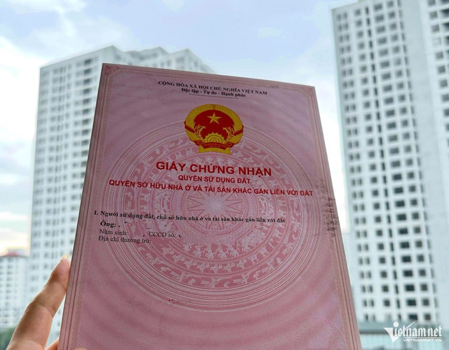 Mẫu sổ đỏ cấp cho người dân năm 2022. Ảnh: Hồng Khanh w-so-do-vietnamnet-40332.jpg