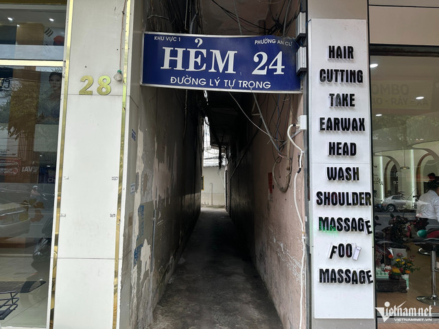 Hẻm 24 lối dẫn vào trụ sở Công ty cổ phần Mekolor - một thành viên trong liên minh đề xuất làm đường sắt tốc độ cao 100 tỷ USD. w-hem-24-111085.jpg