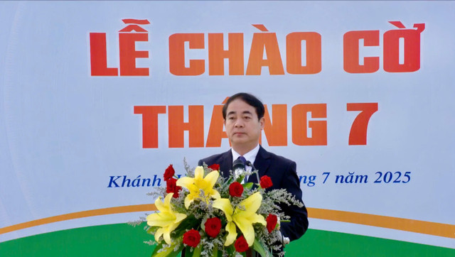 Ông Nghiêm Xuân Thành-Bí thư Tỉnh ủy Khánh Hòa phát biểu tại buổi lễ chào cờ đầu tháng 7/2025. Ảnh: B.K.H. bi-thu-khanh-hoa.jpg