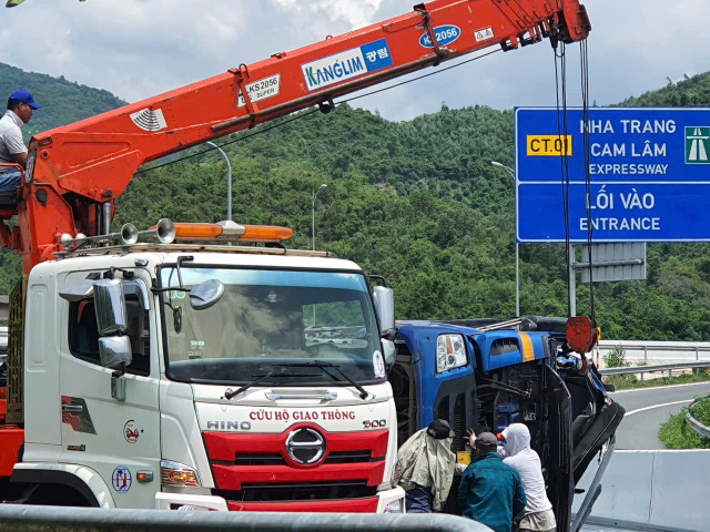 Hiện trường vụ tai nạn. z6760553333638-f1757b4ecf04aa79e9bc0cc282b8a003.jpg