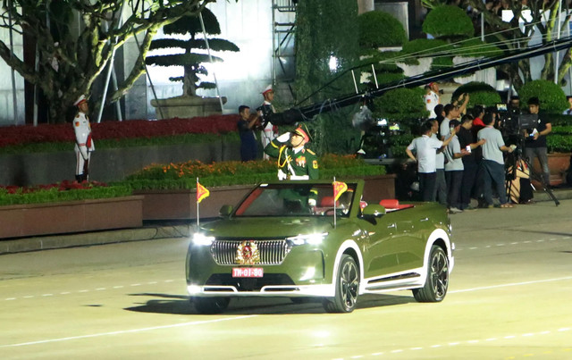 Xe chỉ huy quân đội tại Lễ sơ duyệt cấp Nhà nước diễu binh, diễu hành A80. a80-4.jpg